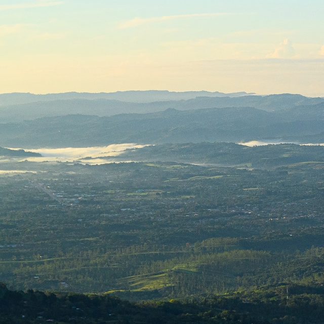 ¡Feliz Año 2024! Hoy en la mañana tomé esta rumbo a San José, desde Pérez Zeledón.
.
#2024 #happynewyear #photography #landscapephotography #fotografiadepaisaje #pz #perezzeledon #cerrobellavista #nikon #nikonz #nikonphotography #nikonshooter #sunrise #sunrisephotography #amanecer